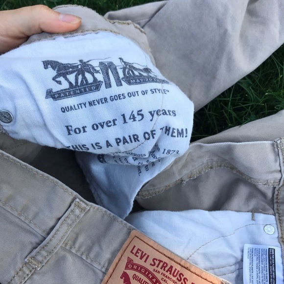 Beige Levi’s - Picture 5 of 5